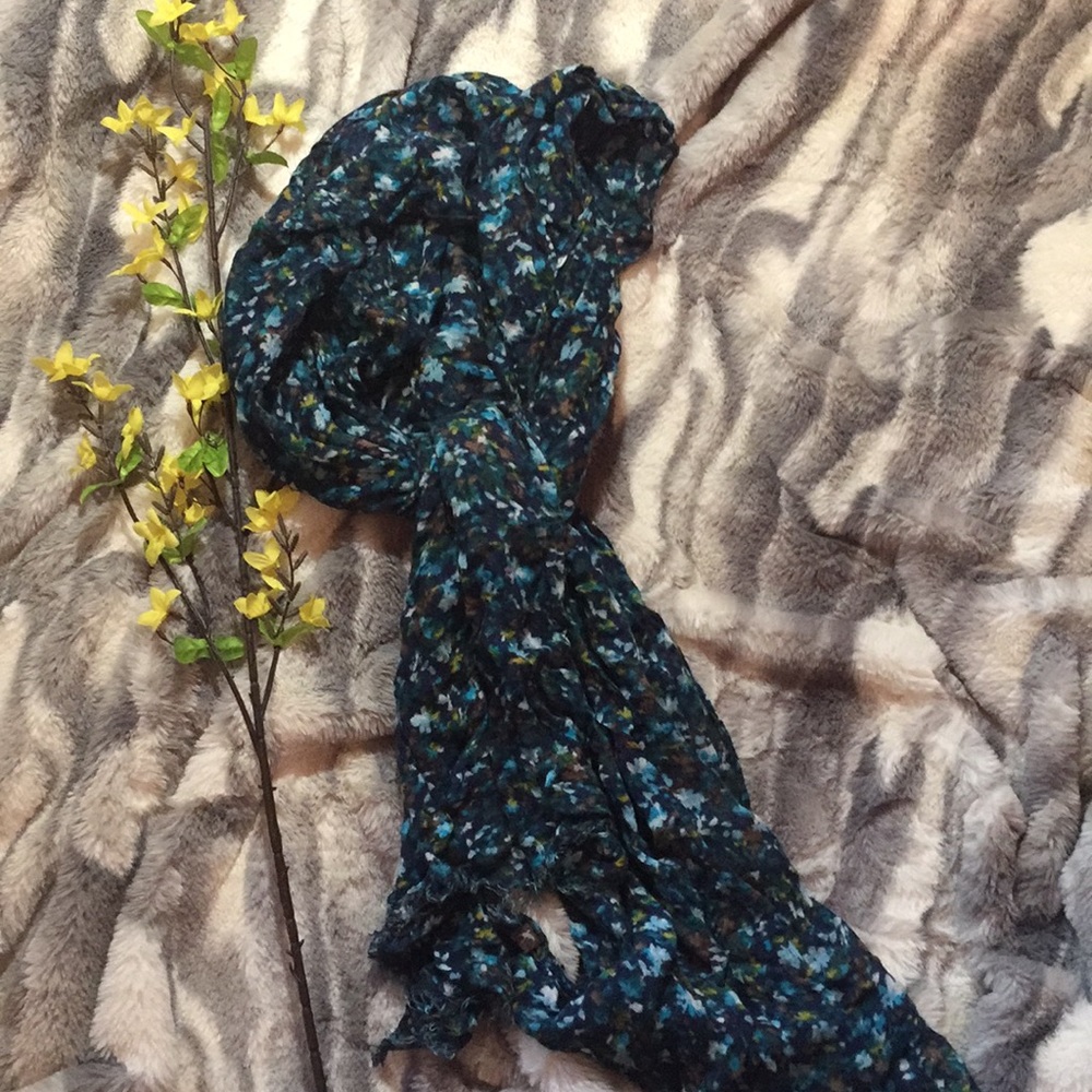 Eddie Bauer Blue Watercolor Scarf 🧣